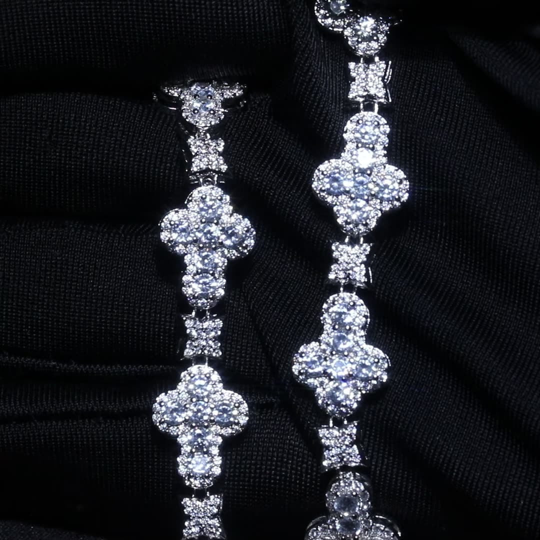 AURÉNE® Iced Clover Bracelet